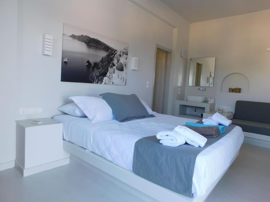 Perissa Beachfront Rooms Bagian luar foto