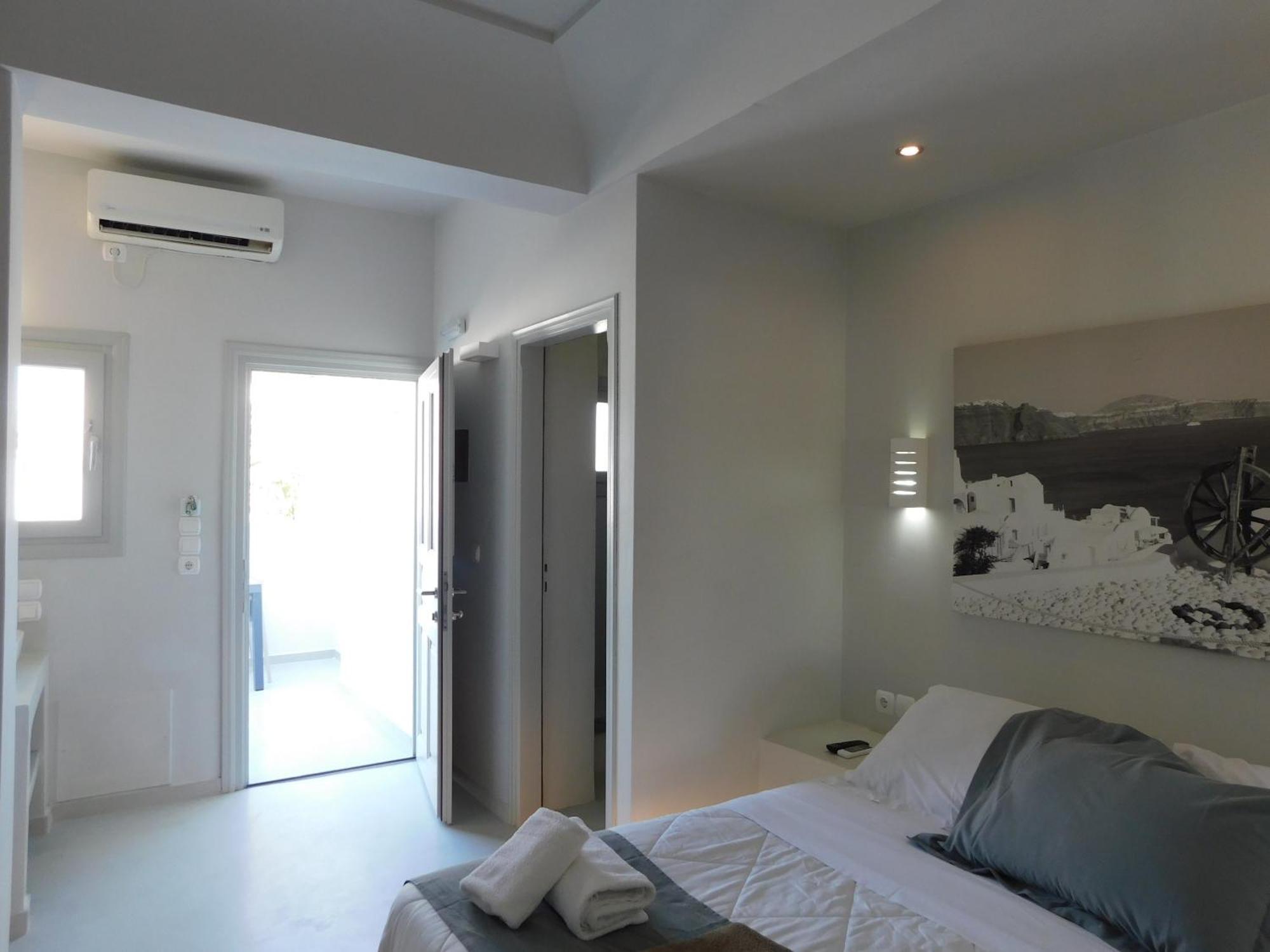 Perissa Beachfront Rooms Bagian luar foto