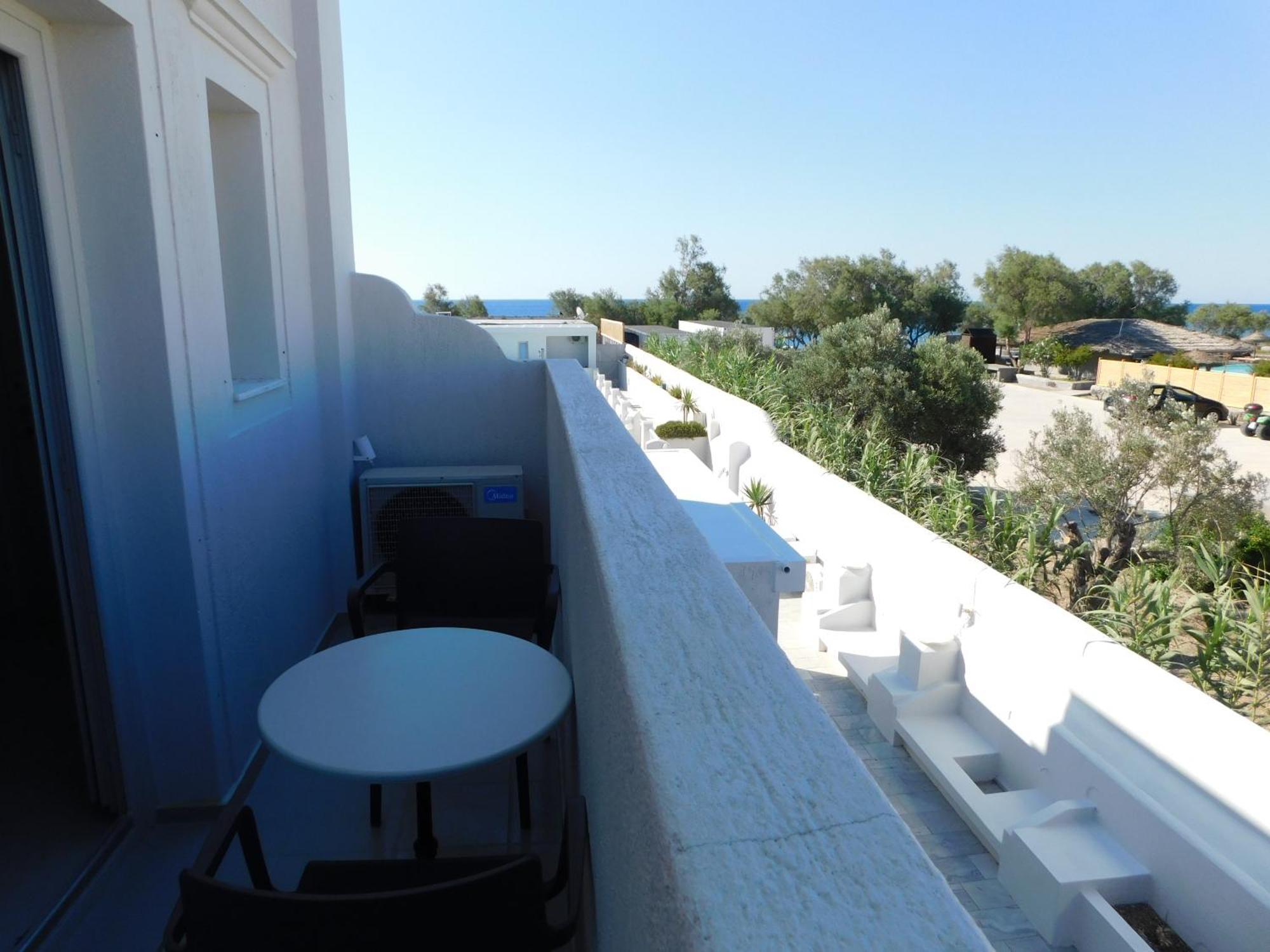 Perissa Beachfront Rooms Bagian luar foto