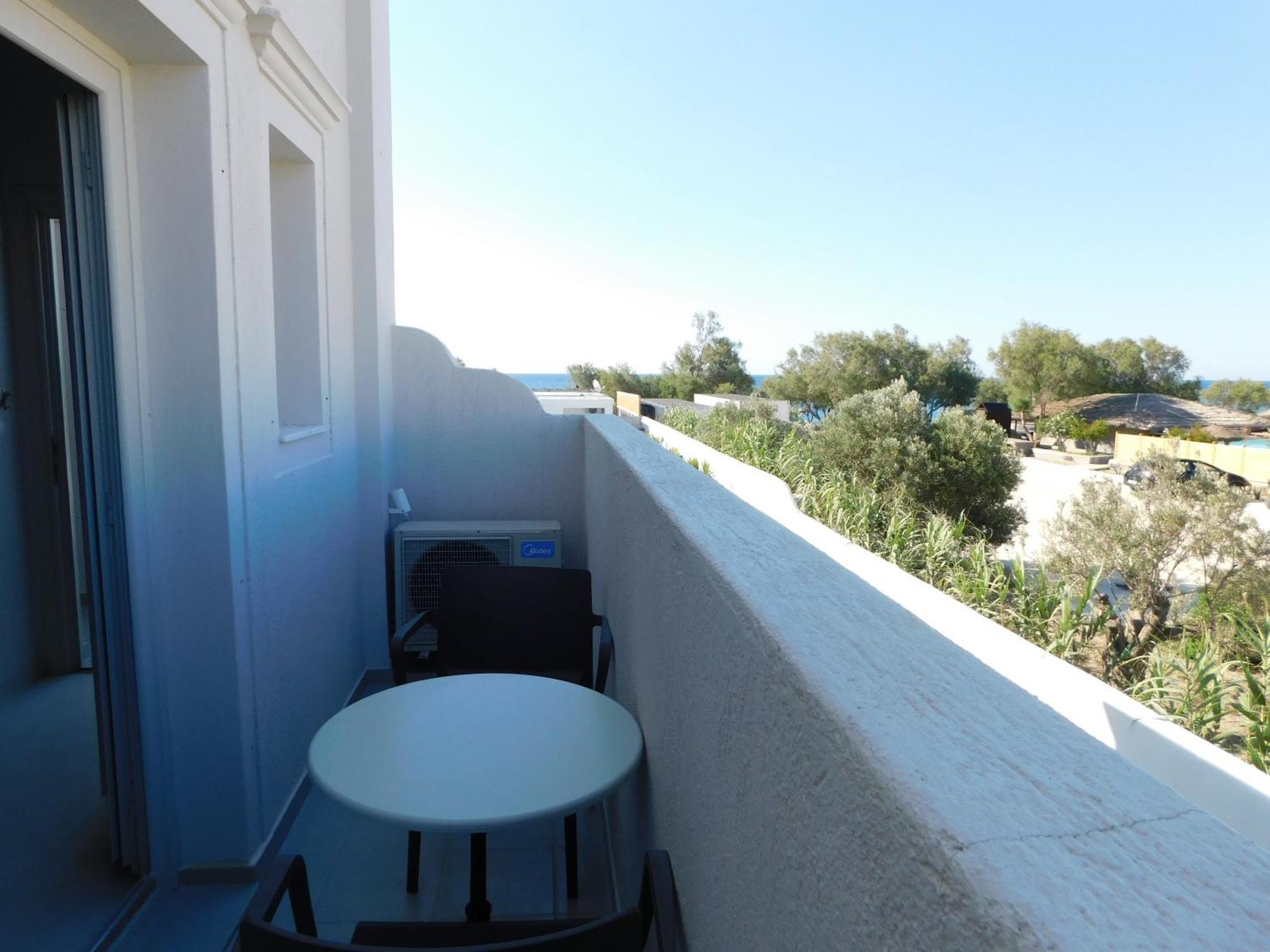 Perissa Beachfront Rooms Bagian luar foto
